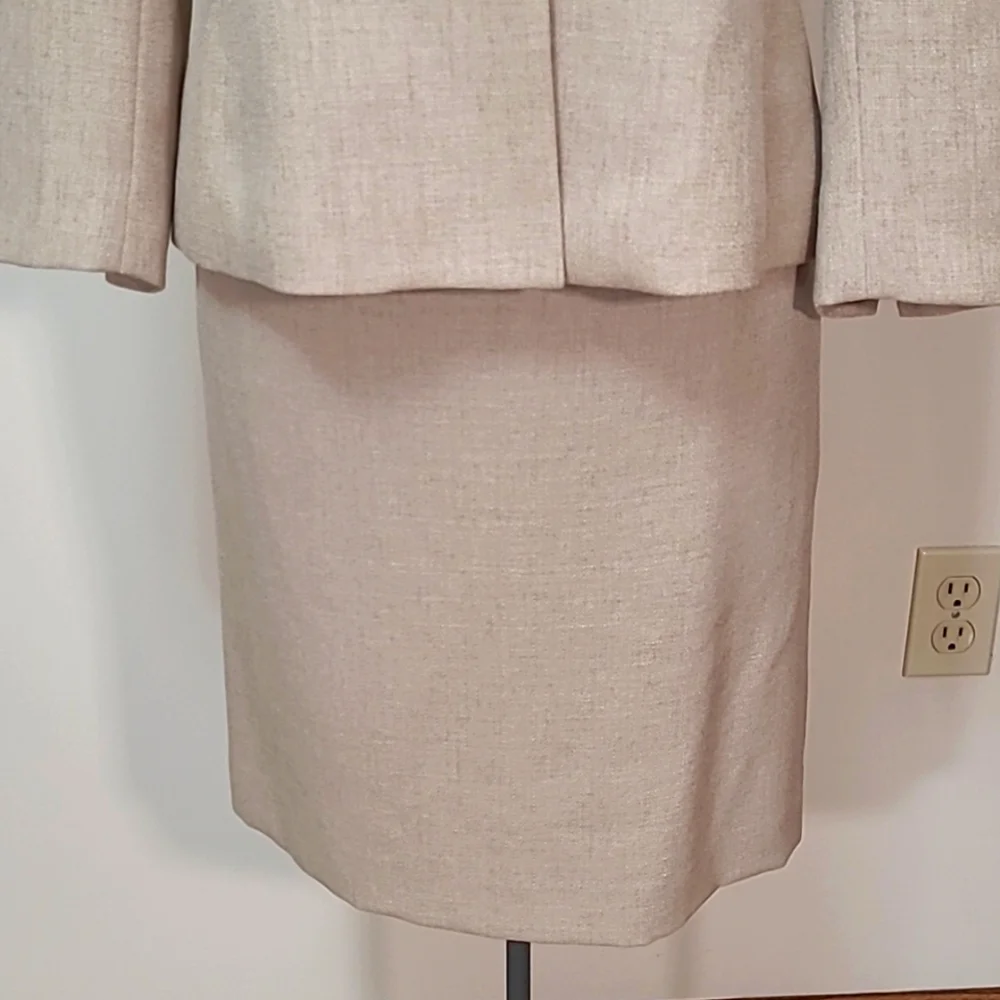 Kasper 2 piece Blazer Jacket Skirt Suit Set Tan Wood Beading Embroidery 8P - Picture 5 of 13